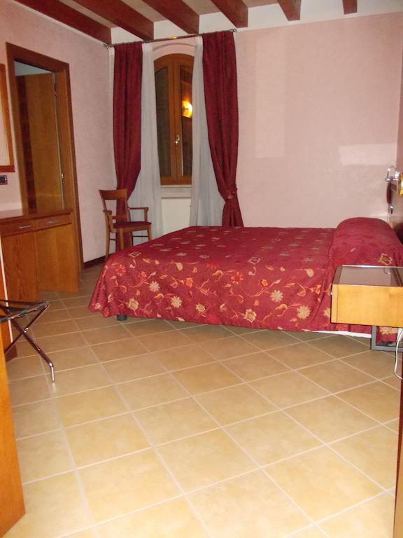 Albergo Le Piante Manerba del Garda Rom bilde